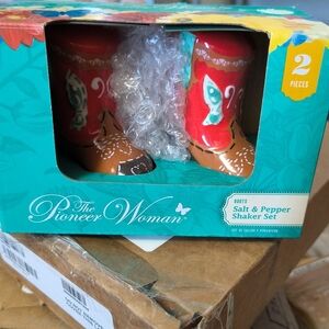 The Pioneer Woman Red and Brown Boots Shaker Set